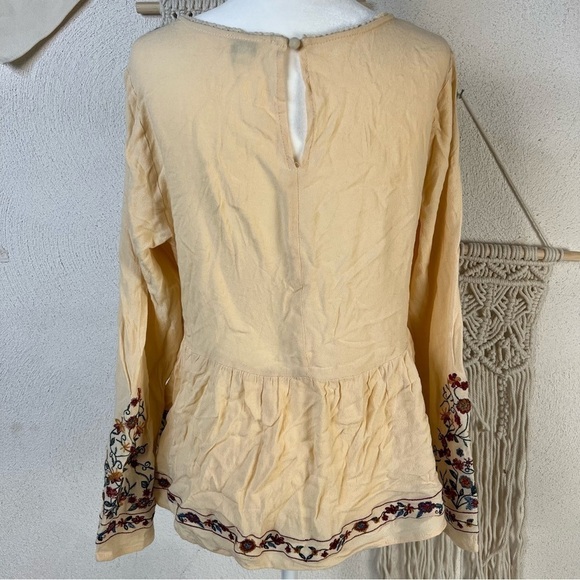 Umgee Cream Floral Embroidered Long Sleeve Peplum Top Women’s Medium - Picture 5 of 6